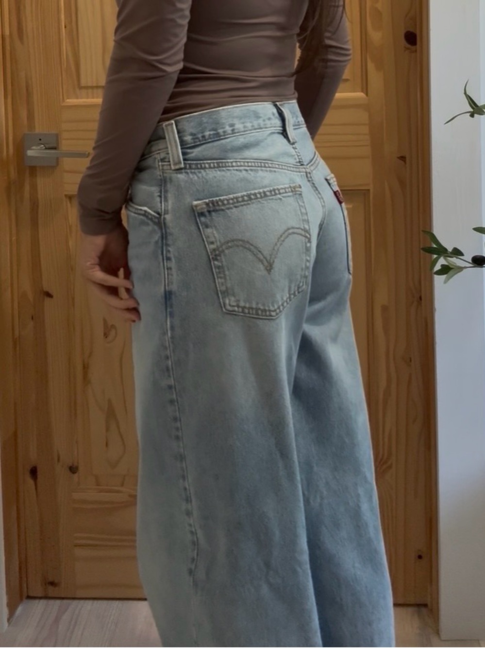 Levi's Blue High-Rise ‘94 baggy Wide-Leg Jeans - 28 x 31 - Picture 3 of 9